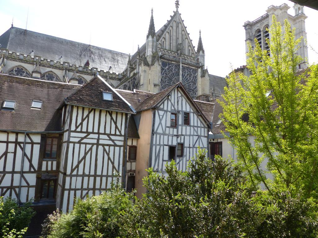 トロワLes Cieux De La Cathedrale - Calme - Jardin - Wifiアパートメント エクステリア 写真